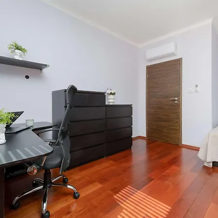 Comfortable With A Balcony A Place To Work By Renters Lejlighed