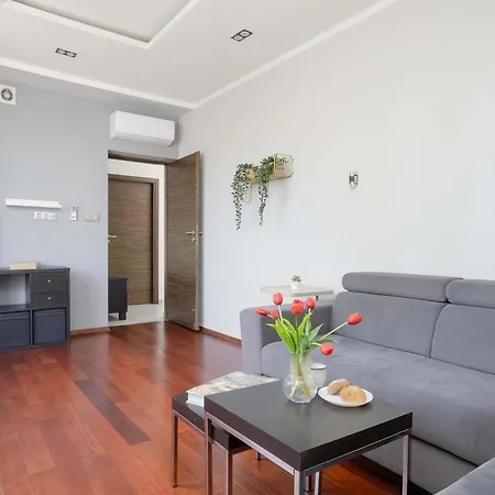 Lejlighed Comfortable With A Balcony A Place To Work By Renters Warszawa
