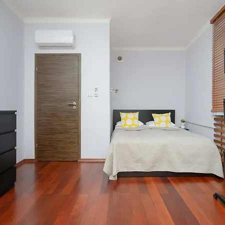 Lejlighed Comfortable With A Balcony A Place To Work By Renters *