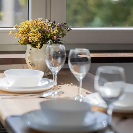 Lejlighed Comfortable With A Balcony A Place To Work By Renters *