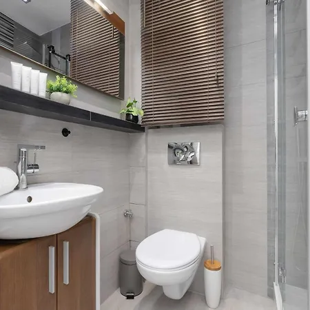 Lejlighed Comfortable With A Balcony A Place To Work By Renters Warszawa